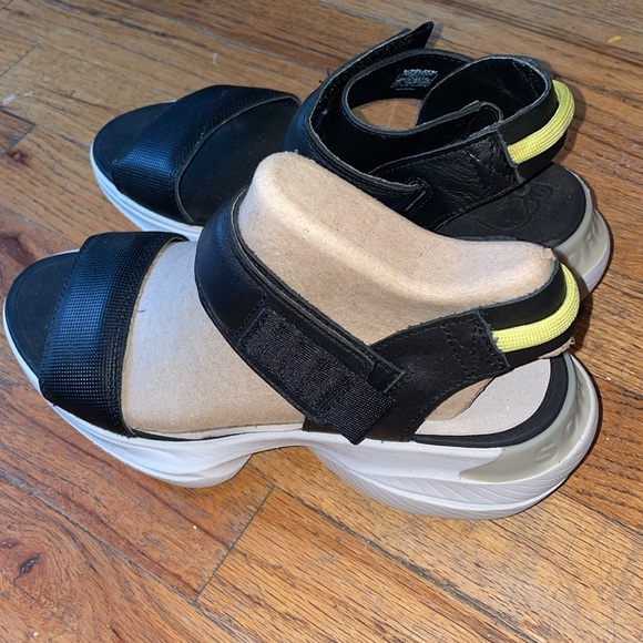 New Size 7.5 Women's Sorel Explorer Blitz Stride Wedge Sandals Black - Picture 3 of 5